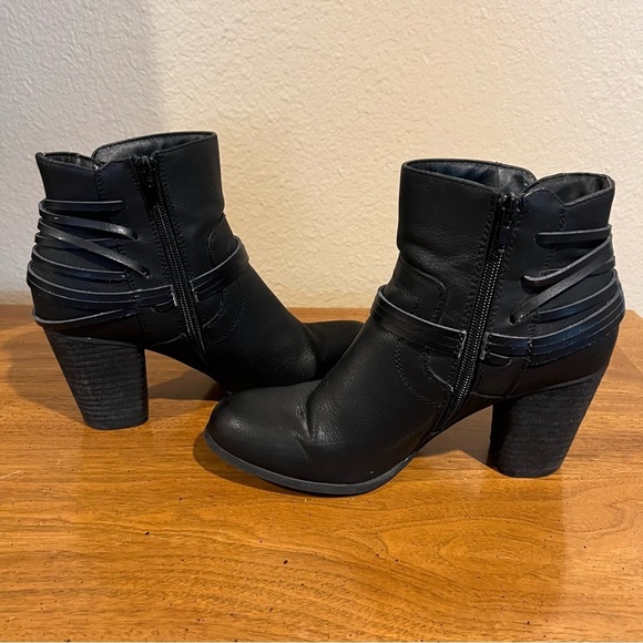 Women's Madden Girl Denice Ankle Boot Size 8M - Picture 2 of 7